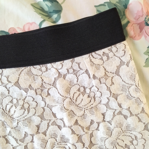 White Lace Belted Waistband Pencil Skirt - Picture 2 of 5